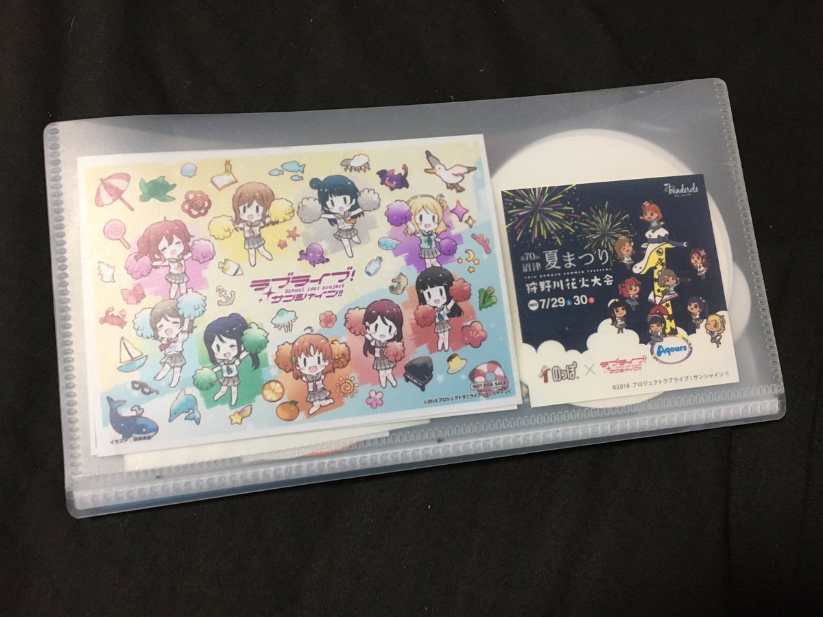 ほとりー على تويتر ダイソーで前に買ったこのファイル 便利すぎるからまた取り扱って欲しい 別の色のは他の百均で見かけるんだけどクリアがない ポスカとかブロマイドはもちろん フライヤーとか入れられるの便利