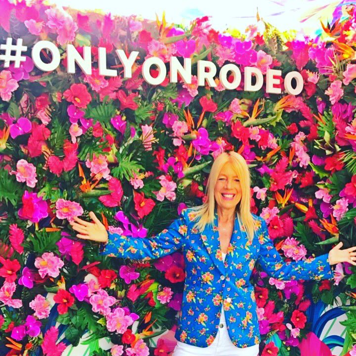 LiliBosse1's tweet photo. BOLD Block Party @RodeoDriveBH Tonight! Join us @CityofBevHills #bhopenlate #music #Fireworks #fun #bold https://t.co/esv514Phjh
