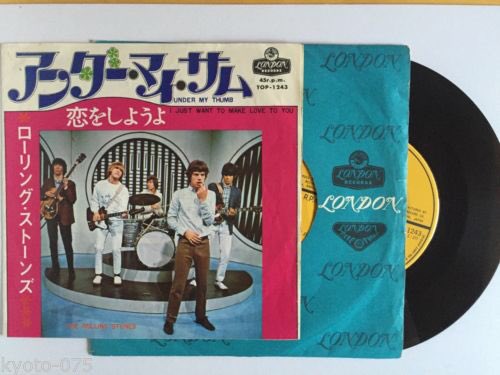 Argentine58's tweet photo. @JoMarieHD @Branson1873 @dragontatlisa @sineadmcfc @Denny_Lama @FatOldAnarchist @SophieL2980 @schwartz_opals @petrawriter @PaulinaPlazas @_peterbarron @Lorrainefmdg @Sabrinella @austria63amy @Pen3Ang @pennyantefilms7 @jackellyreed Happy Thursday Joanne &amp; Friends 

Under my thumb 

Japan 7' edit

#TheRollingStones at #ReadySteadyGo !

https://t.co/eYz7C2piDi https://t.co/OEege4m8nP