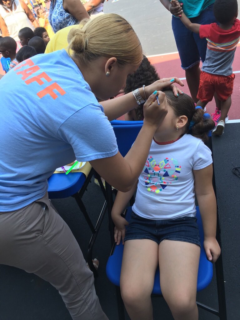 ElliottSummerPl's tweet photo. Fun day ! #bouncyhouses #crafts #grilledfood #icecream 🎈 🌈Thank you @Aspira @Npsvoices @summer_plus @ELT_Newark https://t.co/AunJuMhLV4