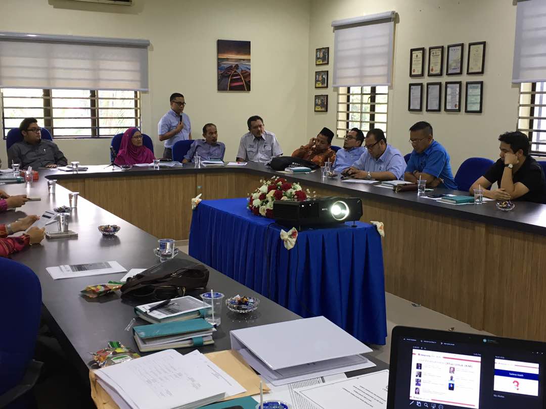 lkimperak's tweet photo. Taklimat Skim Takaful Nelayan Oleh Hong Leong Malaysia Takaful
#LKIM 
#eshn 
@pnkmatang https://t.co/RYWd9LbSa0
