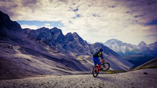 Die Tour über die fast 2700 Meter hohe Ducanfurgga zwischen Bergün und #Davos gehört zu den absoluten #Toptouren... mountainbiker.ch/touren/ducanfu…