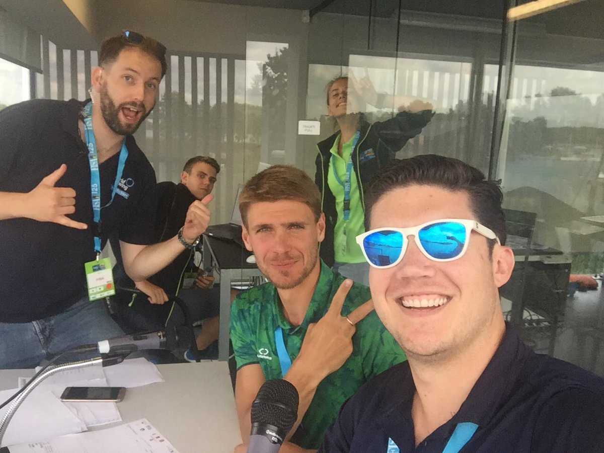 What do you call a group of commentators?

A gaggle!

#WRJChamps #Rowing 
<a href="/WorldRowing/">World Rowing</a> <a href="/michieljonkman/">Michiel Jonkman</a>