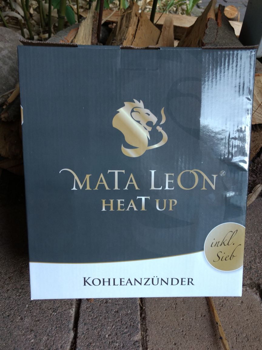 HookahWiki's tweet photo. Eine weitere Zubehör-Review ist ab heute auf https://t.co/BNmHNCpyRD verfügbar:

Der Mata Leon Heat Up Kohleanzünder
https://t.co/z8dOYA27ov https://t.co/4L6hrkgps1