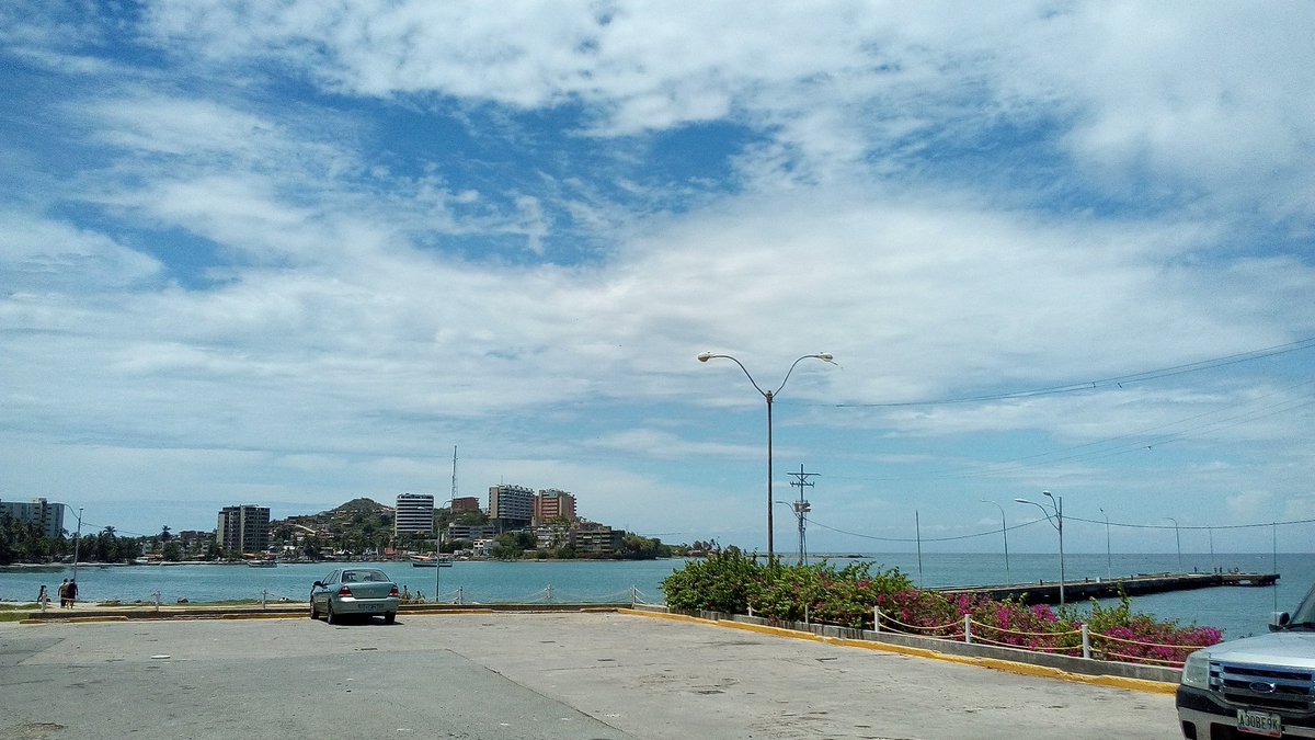 Elfondeadero's tweet photo. Tenemos la mejor vista de la #bahia de #pampatar , feliz jueves. https://t.co/xZCKpYU5QS