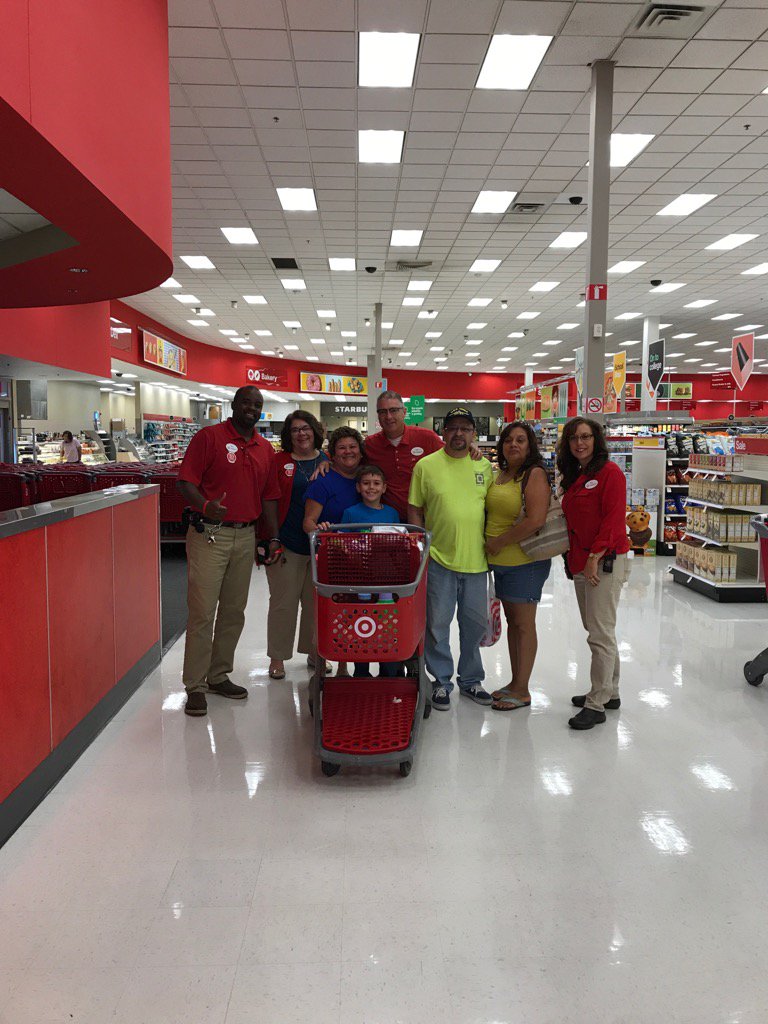 Great start today!Family from LA pulled me over to say they loved this store experience @ <a href="/kaitward16/">Kaitlyn Ward</a> <a href="/adriennelebo/">Adrienne Lebo</a>