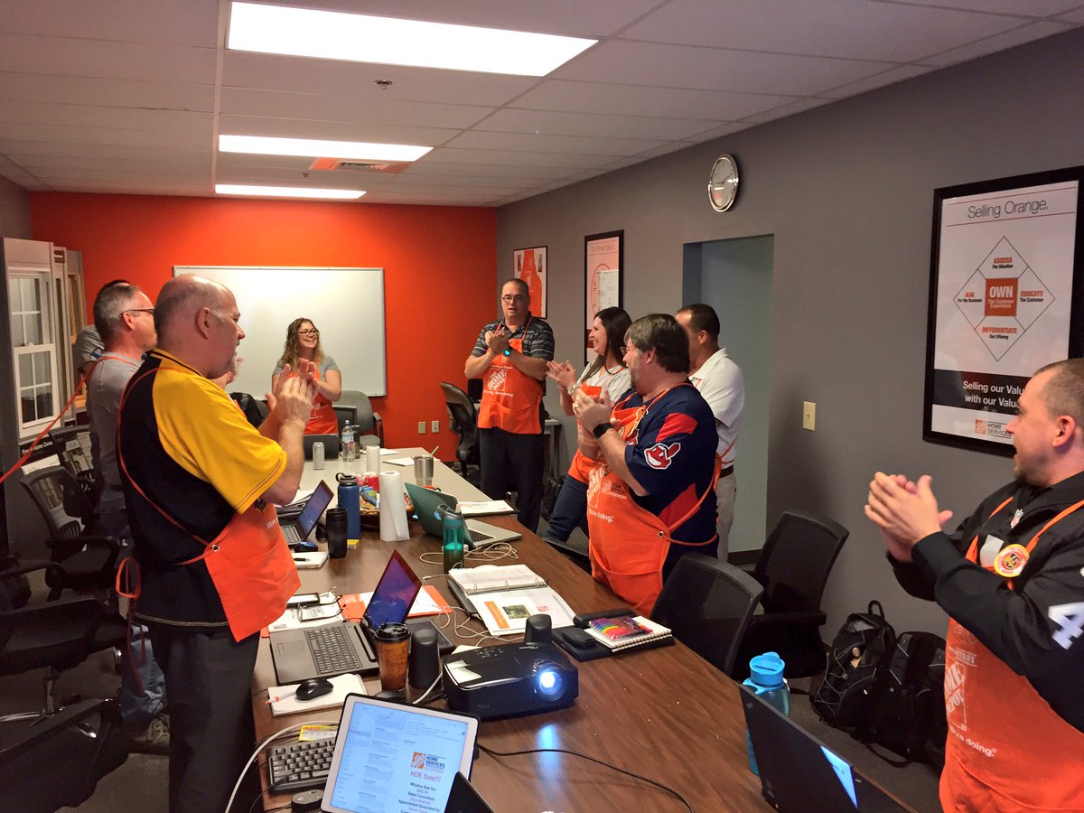 THDPWR's tweet photo. Service Coordinator Bridgett Null kicking off Pittsburgh's Hall of Fame Themed QBR off the right way!! #HOFWeek #SteelRockers https://t.co/xVFK2CWqlb