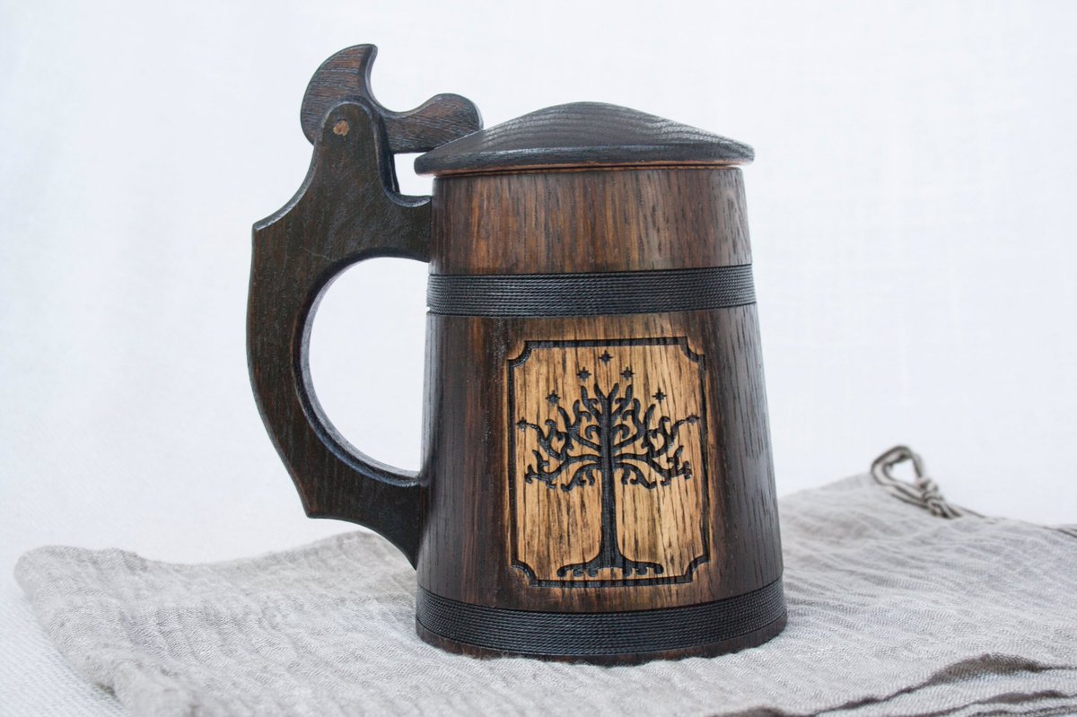 OakWoodWork's tweet photo. Oak beer mug with the lid with engraving on the side 'Tree of Gondor'
Capacity: 20 oz 

https://t.co/CLupbz2Ina https://t.co/bUqntLqQRS
