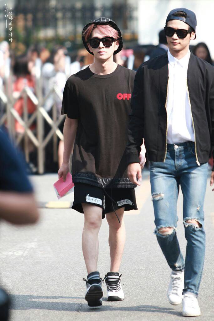 jinkination's tweet photo. The man who owns these sassy legs is ruining my life and I am letting him.. 😭💕
진기시간 #OnewTime https://t.co/GEkiObSacW