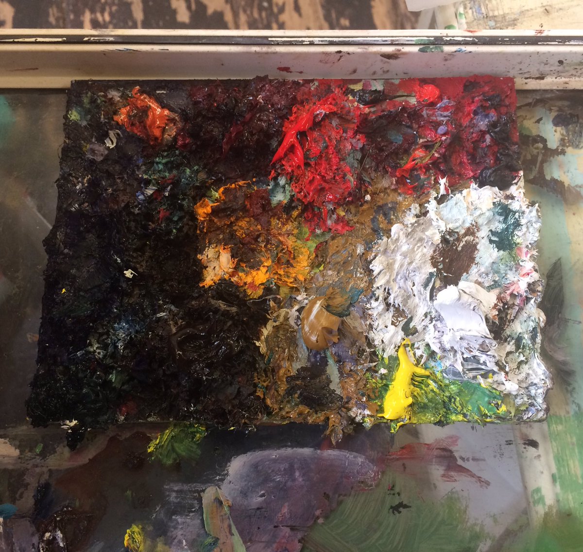 DMNicolaStylist's tweet photo. Great meeting at the studio with the lovely @ewatsonartist #JonathanVickers Fine Art Award winner today. Opens 16th Sept @derbymuseums https://t.co/BjDtjtkEFL