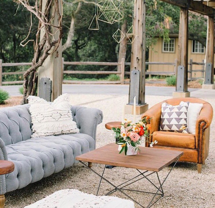 Crushing on this lounge set from <a href="/OTLvintage/">OTL Vintage Rentals</a> 😍