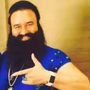 Rajniin89's tweet photo. @Gurmeetramrahim #SpiritOfGenerosity 🙏बारिश और तेरा दर.
दोनों ही यादगार होते है 
मेरे प्यारे पापा  जी..
बारिश में जिस्म भीगता है..
और तेरे दर पे मेरी आंखें.🙏 https://t.co/gZuzbTaGSO