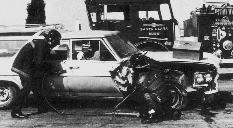 SantaClaraFD's tweet photo. A “Porta-Power” hydraulic tool extricating a trapped victim. This tool was the predecessor to the famous “Jaws-of-Life” #ThrowbackThursday https://t.co/5UZb4tDd15