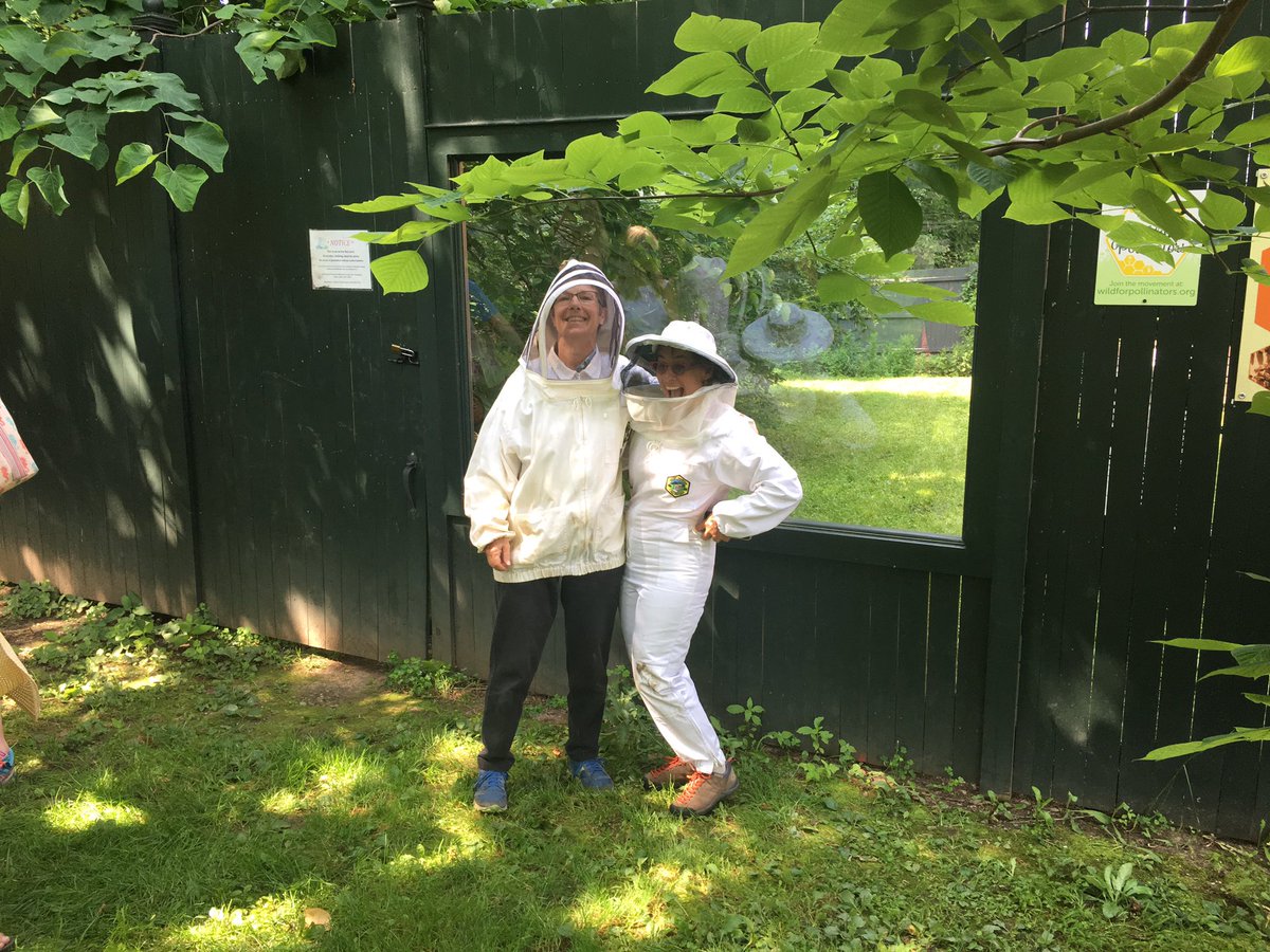 BSDVTCurriculum's tweet photo. Great field trip to Champlain College Apiary with BSD Science Camp. #BSDPD #waggledance @BTVSchools https://t.co/M6m5AA5k85