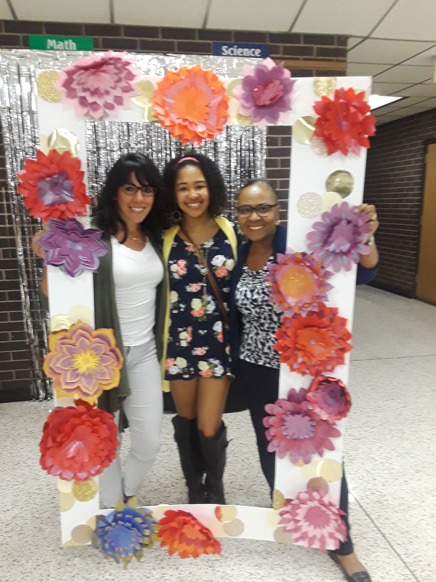 FAAndrado's tweet photo. #Bellapalooza17 @HoustonSTARS Houston STARS team building for the greater good of our future students! @supermathtcher https://t.co/APXaiDRftD