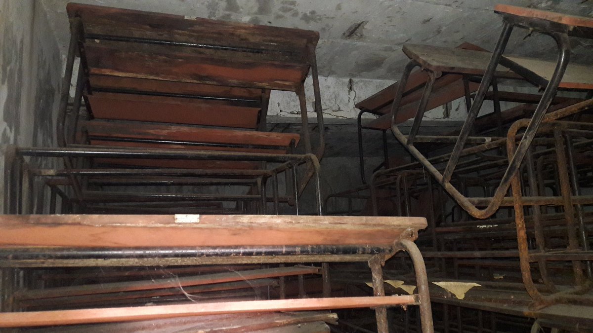 irfanmeman2's tweet image. છોટાઉદેપુર જિલ્લા નસવાડી મા જે સ્કૂલ બેન્ચ પર વિદ્યાર્થી બેસી અભ્યાસ કરે છે તે સ્કૂલબેન્ચ કોની છે તે એક મહિનો વીતવા આવ્યો છતાંય તપાસનથી કરી