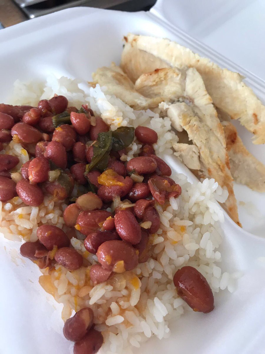 ChefTudelivery's tweet photo. Bowl Pechugas, Arroz y Hab $4.46 ordena el tuyo 7875940777 #comidas criollas #deliverygratis @47544353930b4b0 https://t.co/OPISfwzVNT