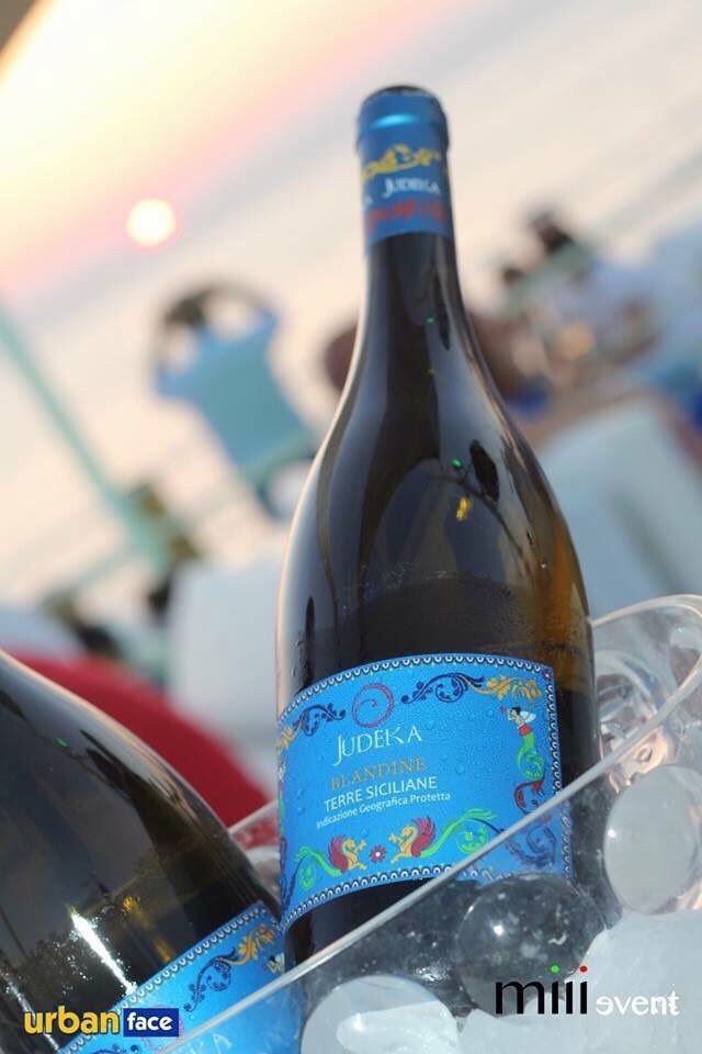 Un vino raffinato e divertente per le sue svariate ed intriganti espressioni, frutto di una sinergia delle varie eccellenze vendemmiali.