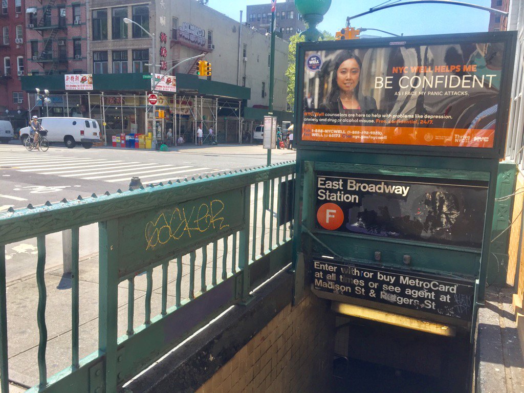 JMartinezNYC's tweet photo. Greetings from the East Broadway stop.

Or as locals call it, the @wilcruz365 East Broadway stop. #RatingsMachine https://t.co/qFVzvzVXMR