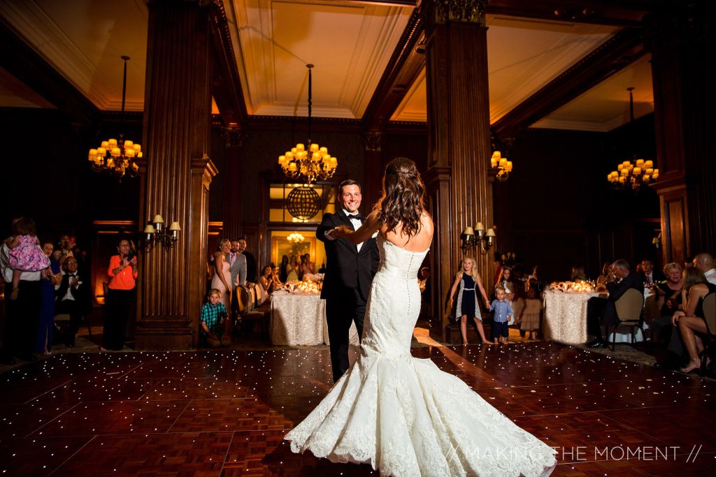 MakingTheMoment's tweet photo. When your First Dance has you glowing Blog β https://t.co/biYbFCf0VV #MomentsMade #MakingtheMoment https://t.co/vwWLUAU3q1