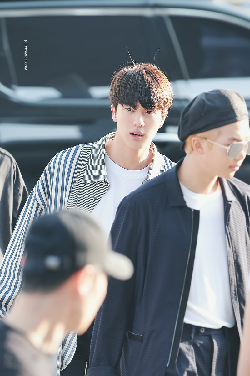 921204net's tweet photo. 170803 흑발 석진 킹갓 어쩌구,,그거 ㅠ
#석진 #진 @BTS_twt 
https://t.co/rE6IrIZ0UH 
https://t.co/1jog27HmZb https://t.co/08sD7vTThj