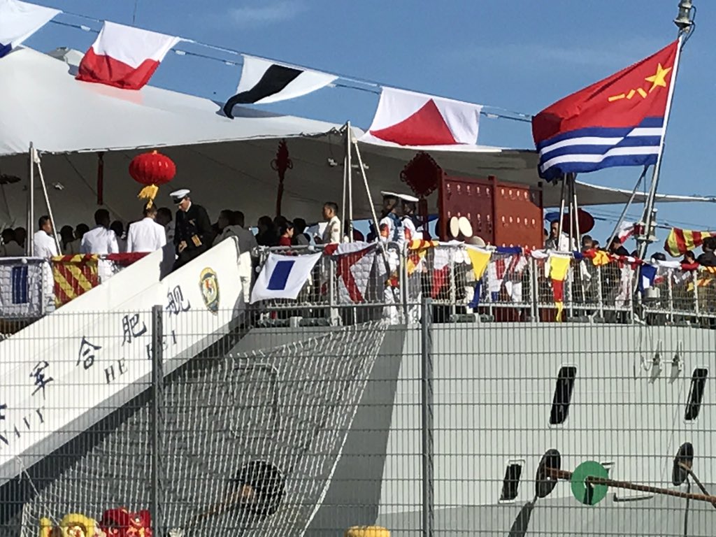 Hiina sõjalaeval HEL sadamas on rahvaste sõpruse pidu. Kõlas Aisakell aasia sugemetega, ilmuvad draakonid #inthenavy