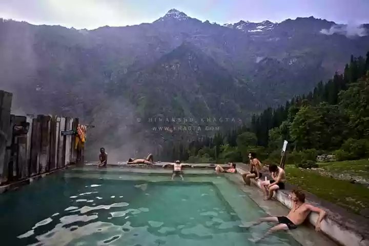 Hot spring men. ВАШИШТ Гималаи. ВАШИШТ Индия. Гималаи Долина Парвати. ВАШИШТ горячие источники.