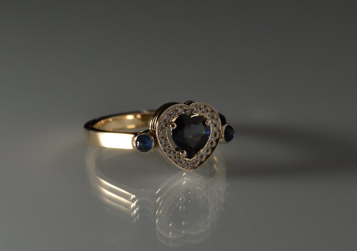 zeltslv's tweet photo. #Sapphire #heart and #diamonds - handmade ring
Safīra sirds ar briljantiem. Roku darbs https://t.co/xOI0SG2BRq