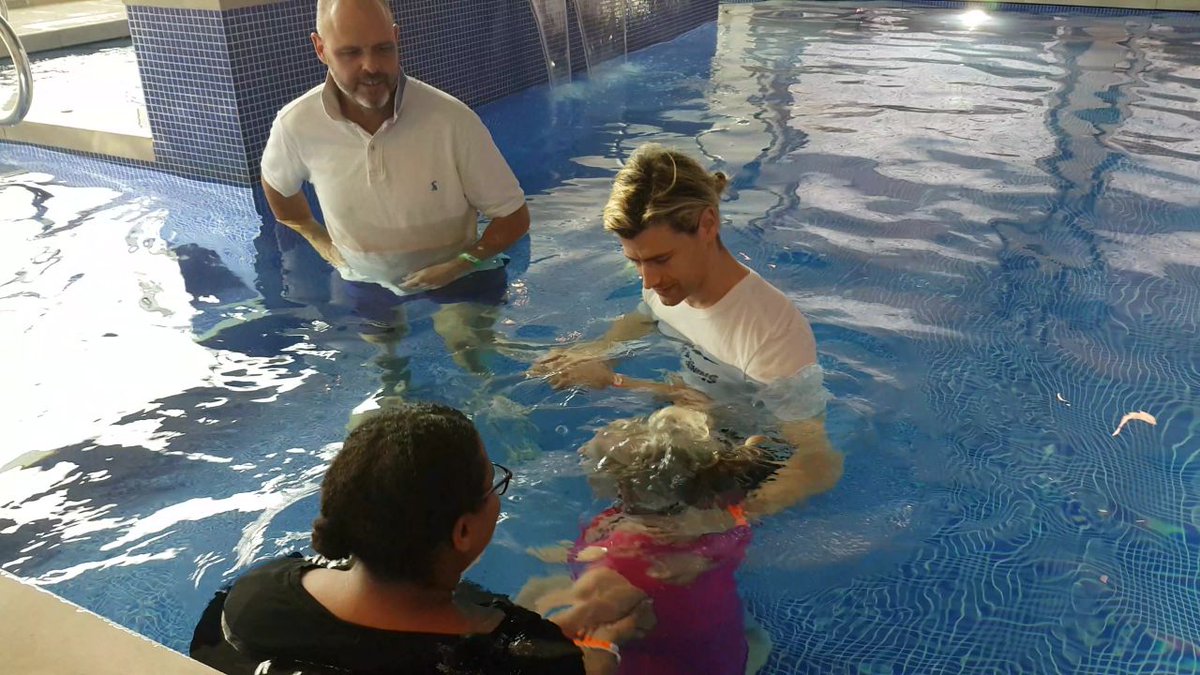 Global_Church_'s tweet photo. Global Church making disciples, planting churches &amp; reaching cities @hillsong conference #baptisms #GlobalChurchYork  #HillsongConf https://t.co/F5Ho1GpqSx