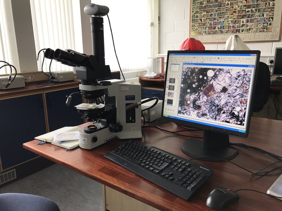 AmandaJDee's tweet photo. Today I have been mainly been playing with this #ThinSectionThursday #geologytoys #geology #archaeology #DunDeardail #PhDlife https://t.co/h42a1o5asM