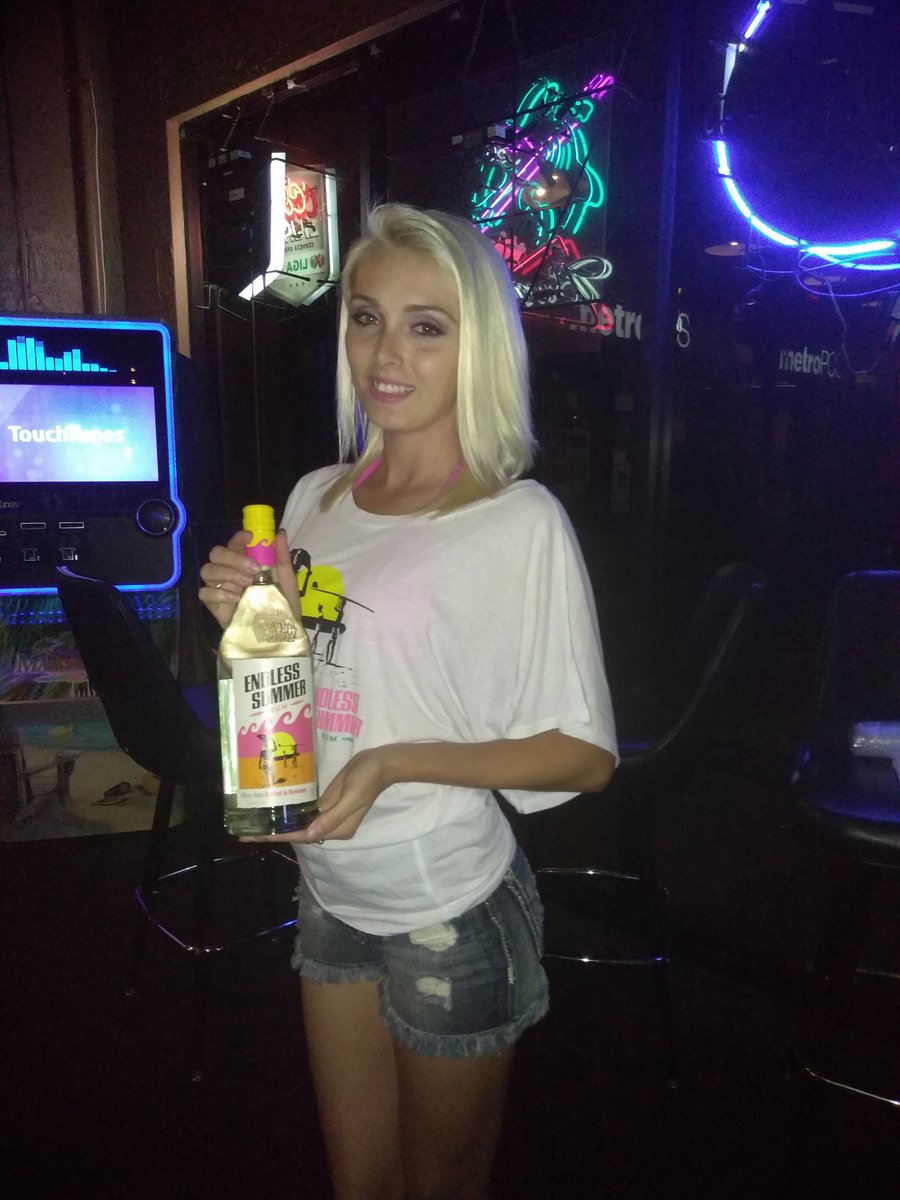 ScannellTalent's tweet photo. We're wishing the summer was endless, but with @EndlessSummer80 it can be! #EndlessSummerRum #promomodels #ScannellProductions #summerofrum https://t.co/mobL5AYwbv