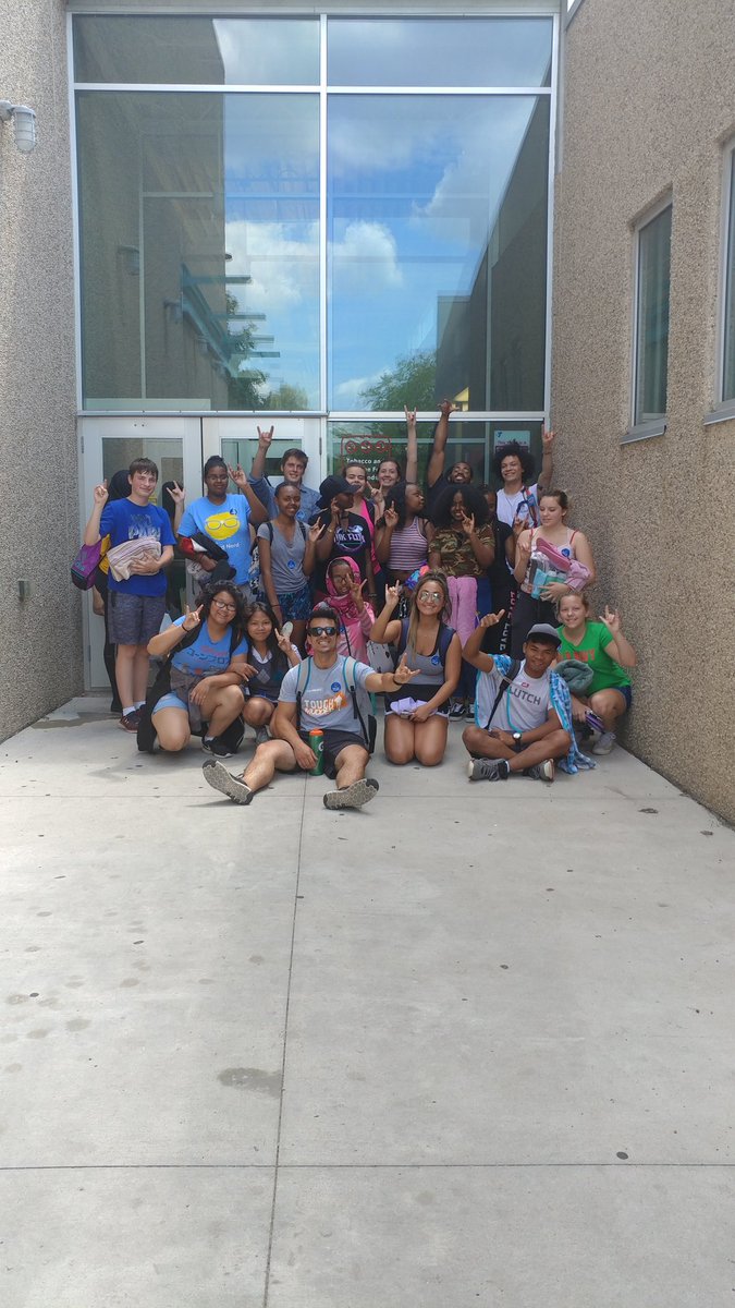 thelmymaldonado's tweet image. Thank you South Suburban @DesMoinesYMCA for letting @STLFdotnet use the showers after a day of volunteering on our service trip! Yeah buddy!