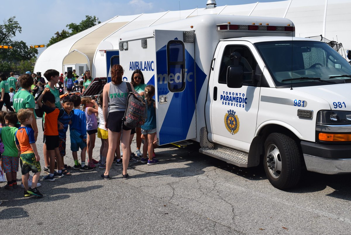 bayviewglen's tweet photo. Safety day @bvgdaycamp! Thanks to all our friends from @TorontoPolice for the visit. #staysafe https://t.co/n9DI5rMi5l