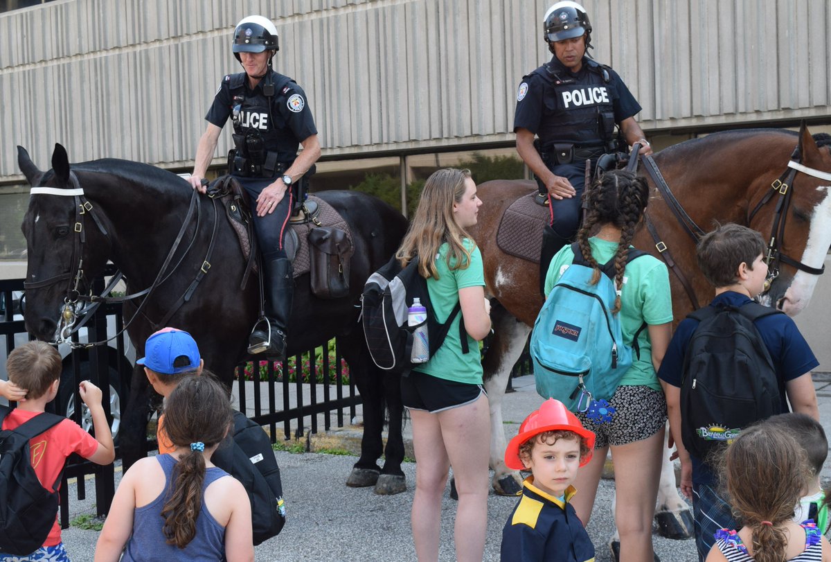 bayviewglen's tweet photo. Safety day @bvgdaycamp! Thanks to all our friends from @TorontoPolice for the visit. #staysafe https://t.co/n9DI5rMi5l