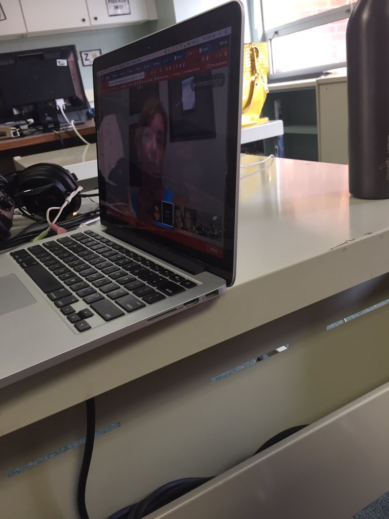 kimdarche's tweet photo. Oh yup... that is @julnilsmith hanging out with the wonderful REAL class @UofStFrancis #edtechusf679 #edtechusf678 https://t.co/8nBmrhLzwY