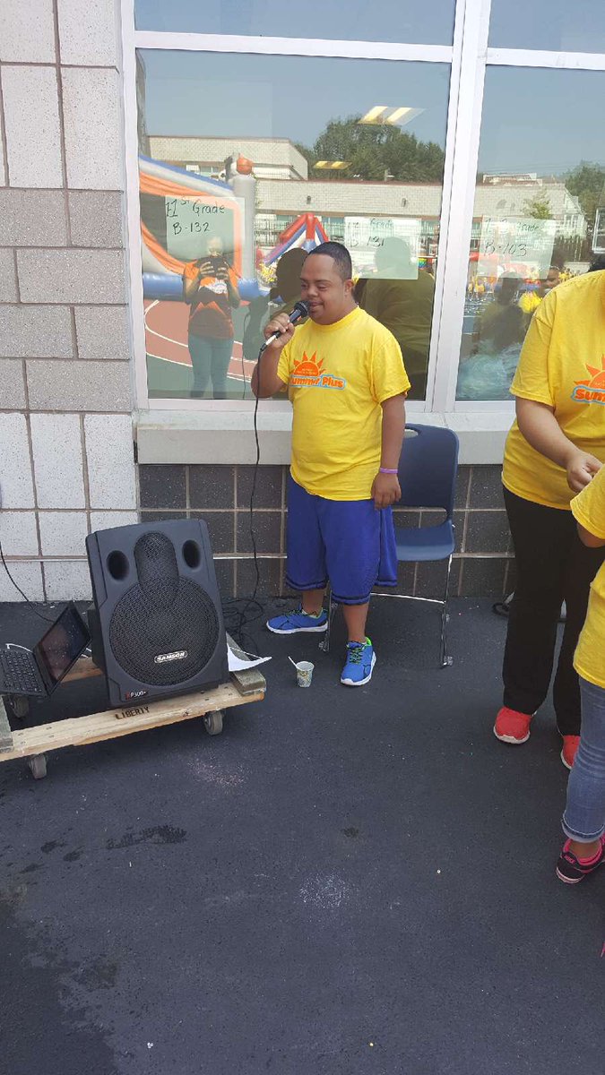 ElliottSummerPl's tweet photo. Fun day! @elliottstreet1 @NPSvoices @ELT_Newark @summer_plus What an amazing summer ! 🌈🎊👏 https://t.co/MI4yXe7TxT