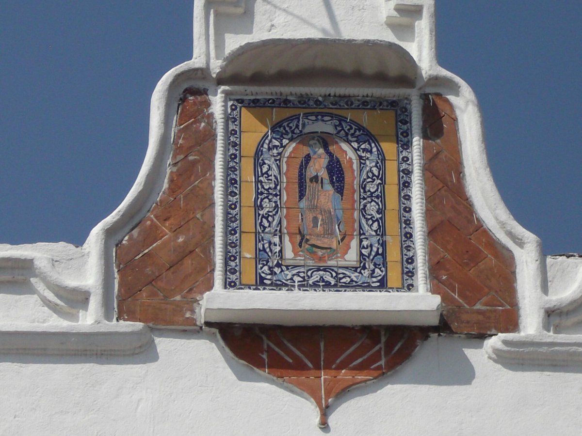 ¿sabias que la imagen de la virgen de Guadalupe es la mas elegida para ser colocada en las  ornazinas de los edificios?