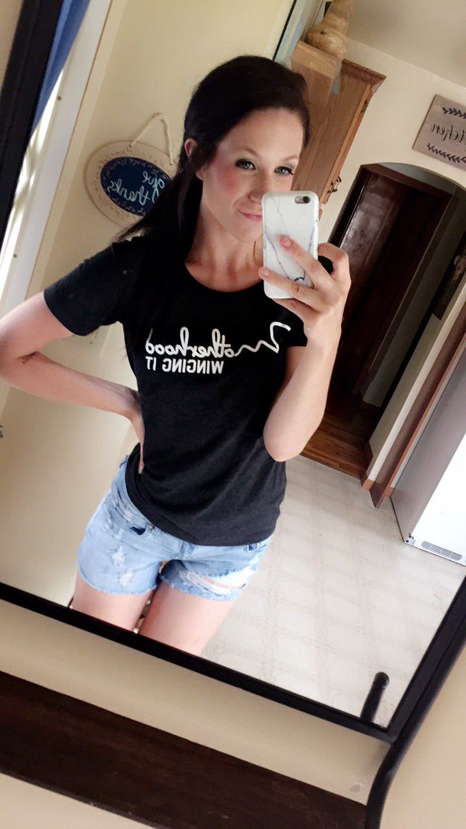 peytonhopper's tweet photo. 'Motherhood-winging it' 😂😍 I had to. https://t.co/xuNaUs5nN8