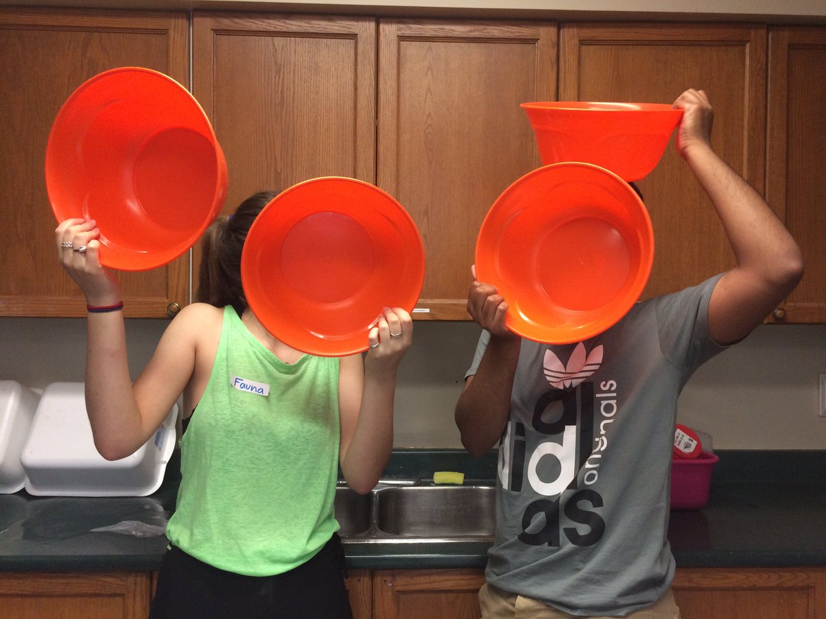 pixiestix2019's tweet image. Step 1: empty chips from bowl. Step 2: wash chip bowl. Step 3: clean and shiny bowls!!! @jawbreakers2017 @Lollipops2017 @banburykidscamp