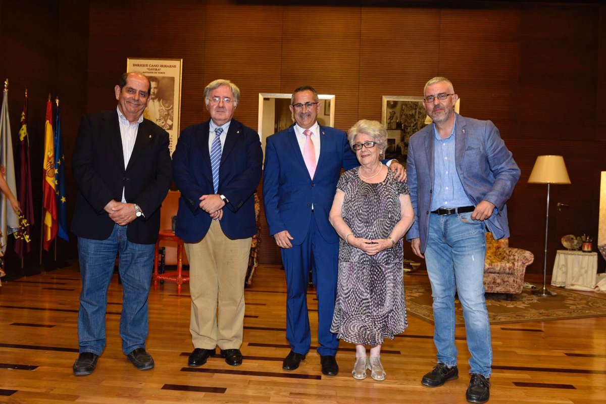 #AsensioSaez agrupa a sus amigos #JavierDiezdeRevenga #TomasAlbaladejo <a href="/lopezmilanPedro/">Pedro López Milán</a> #TeresaCervantes #JoseBelmonte