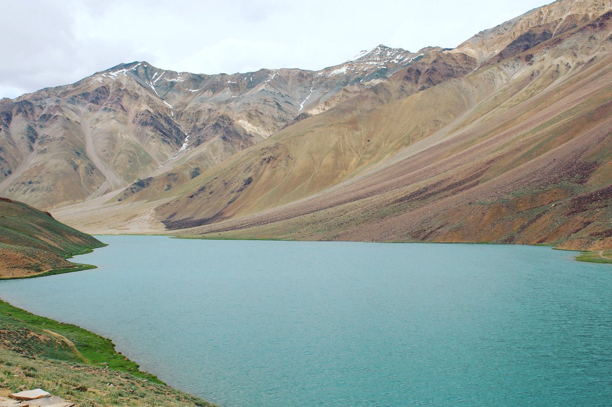 kingchiru15's tweet image. Chandrataal Lake - Beauty between the hills 😊❤️. #BlueWater #MoonLake #chandrataal #ChandrataalLake #spiti #spitivalley #HippieInHills