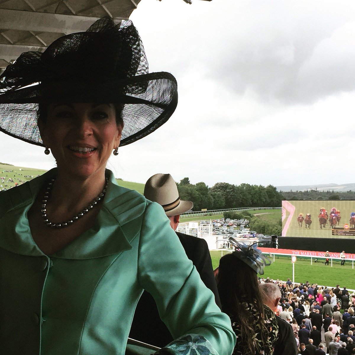 BernsteinAmanda's tweet photo. Great day @Goodwood_Races with @VisitQatar #LadiesDay @HillsBalfour https://t.co/KnLFhMn6K7
