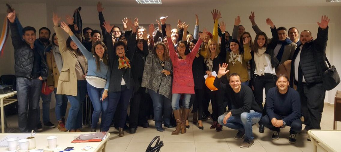 fundacionEmasE's tweet photo. Emprendedores de la #capacitacion #PDN2017 expusieron sus Propuestas de valor con la dinámica #ClubdelPitch https://t.co/ln1Fvwpp9x https://t.co/i4c22KwKlD