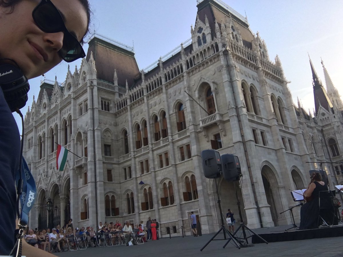 laramaest's tweet photo. #SSMT2017 is also unexpected concerts in front of parliament ❤️ Budapest - when #methods enrich your life @ECPR https://t.co/a3CypwpEle