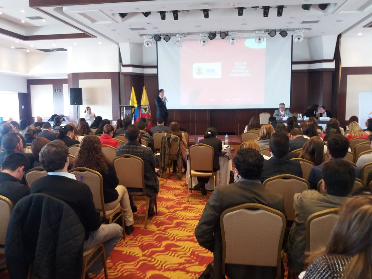 VeeduriaBogota's tweet photo. José Antonio Camargo de #Veeduría realiza la presentación de la Guía de Riesgos Previsibles #ForoContrataciónEstatal https://t.co/enUQfKBmlK
