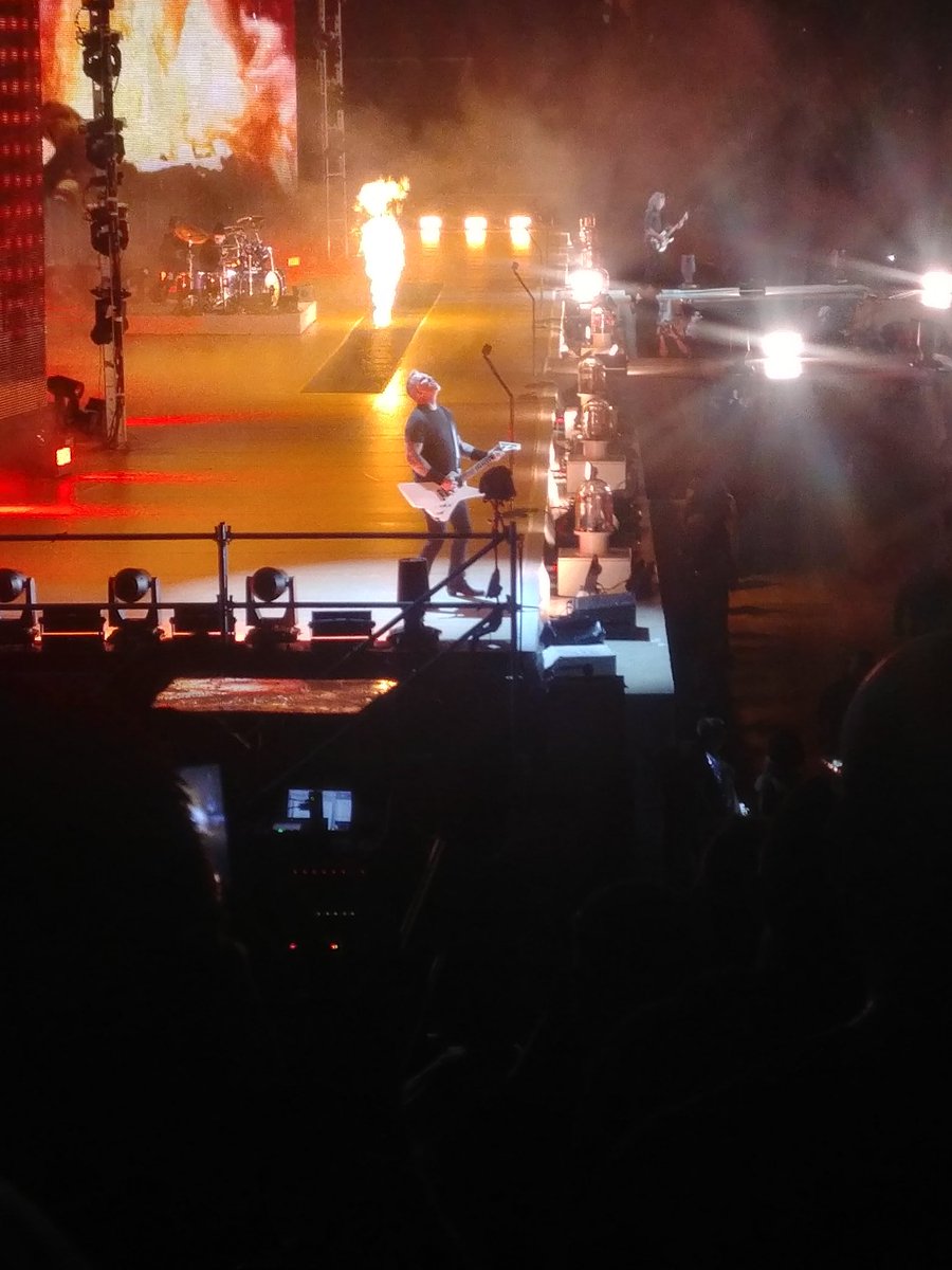 AlexDBarnes1's tweet photo. Wishing James a #HappyBirthday! @Metallica #papahet #JamesHetfield #MetInDenver #Rock https://t.co/BzTPbVCOhu