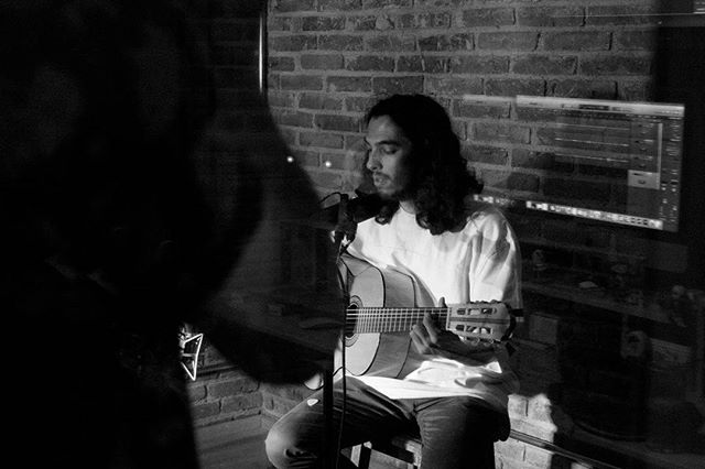 Grabamos una sesión acústica en #CDMX, pronto lo escucharán 💀 💀 💀

Foto por liarc