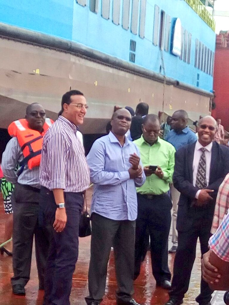 tunajibu's tweet photo. Karibu Kenya #MVJambo, Capacity to carry 1,350 passengers and 64 vehicles, 40 trips daily. #GoKDelivers #uhuru5tena https://t.co/S16VKsinRr