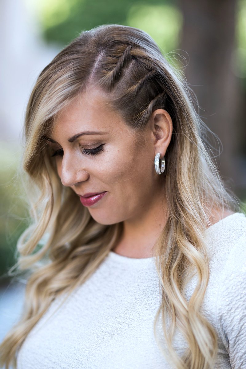 #ad Sharing the prettiest hoop earrings on the blog today with <a href="/jewelry/">JTV</a>. raspberryglow.com/2017/08/03/jtv… #hoopsididitagain