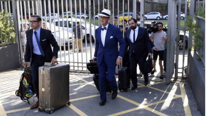 Los abogados del jugador acudieron al Barcelona para cancelarle directamente al club.